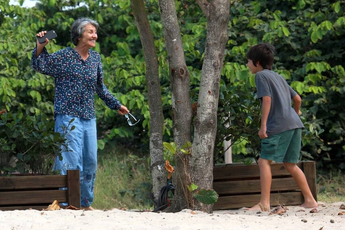 Cássia e o filho correram e riram juntos