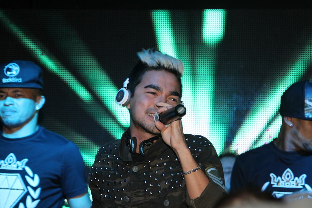 E cantor ainda se apresentou na boate