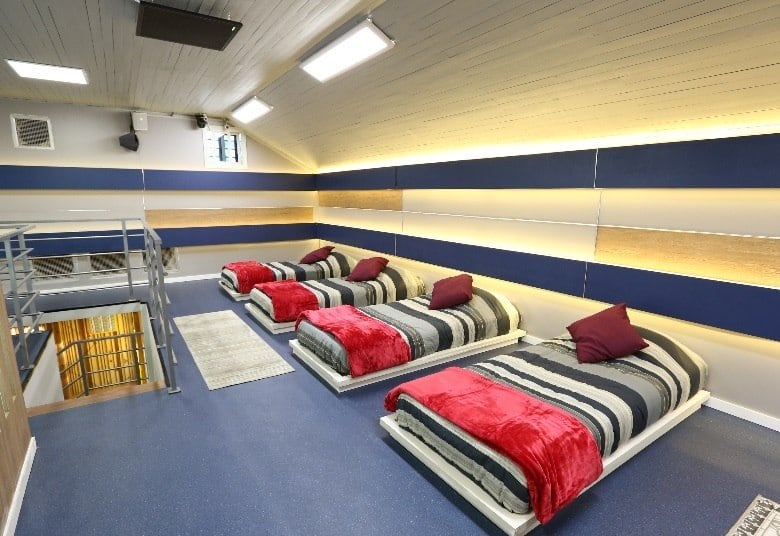 A divisão dos quartos também é simples: são apenas quatro camas. Os competidores que não conseguirem uma delas vão ter que pensar em alguma estratégia para descansar