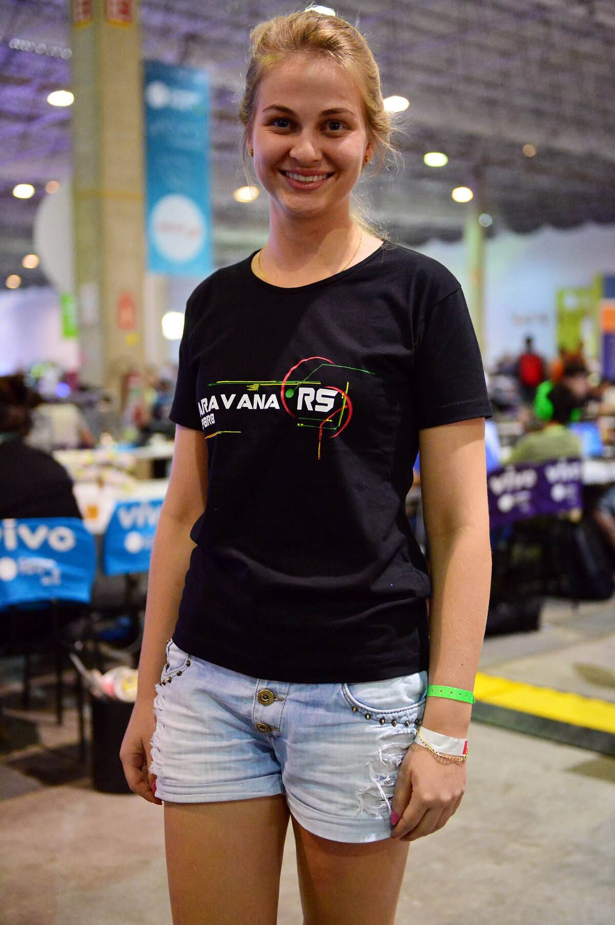 Andressa Vergutz, 20, também veio de longe. A loira é do Rio Grande do Sul e, pelo jeito, está fazendo sucesso entre os campuseiros 