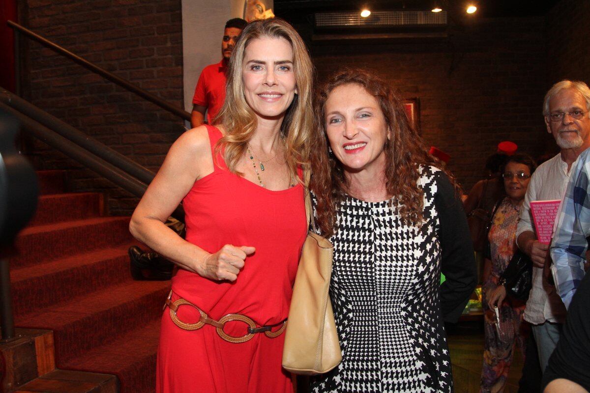 Maitê Proença nos bastidores do espetáculo
Veja também: Fabíola e Miguel comentam as notícias do mundo dos famosos