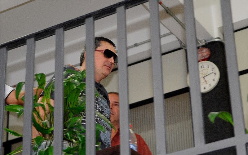 Na sexta-feira (1º), a justiça prorrogou por 30 dias a prisão dos quatro suspeitos de envolvimento no incêndio. Inicialmente, os empresários Mauro Hoffmann (foto) e Elissandro Spohr, proprietários da casa noturna, e os músicos Marcelo dos Santos e Luciano Leão, integrantes da banda Gurizada Fandangueira. Leia mais