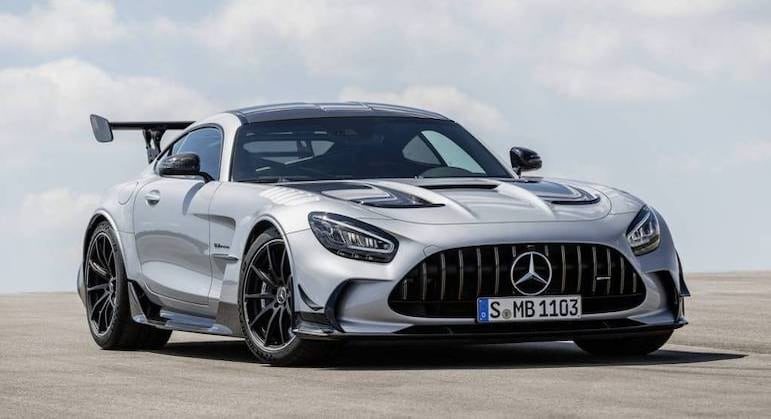 Esportivo tem motor V8 de 730cv