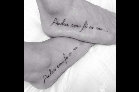 Preta Gil e noivo tatuam trecho de música do Gilberto Gil