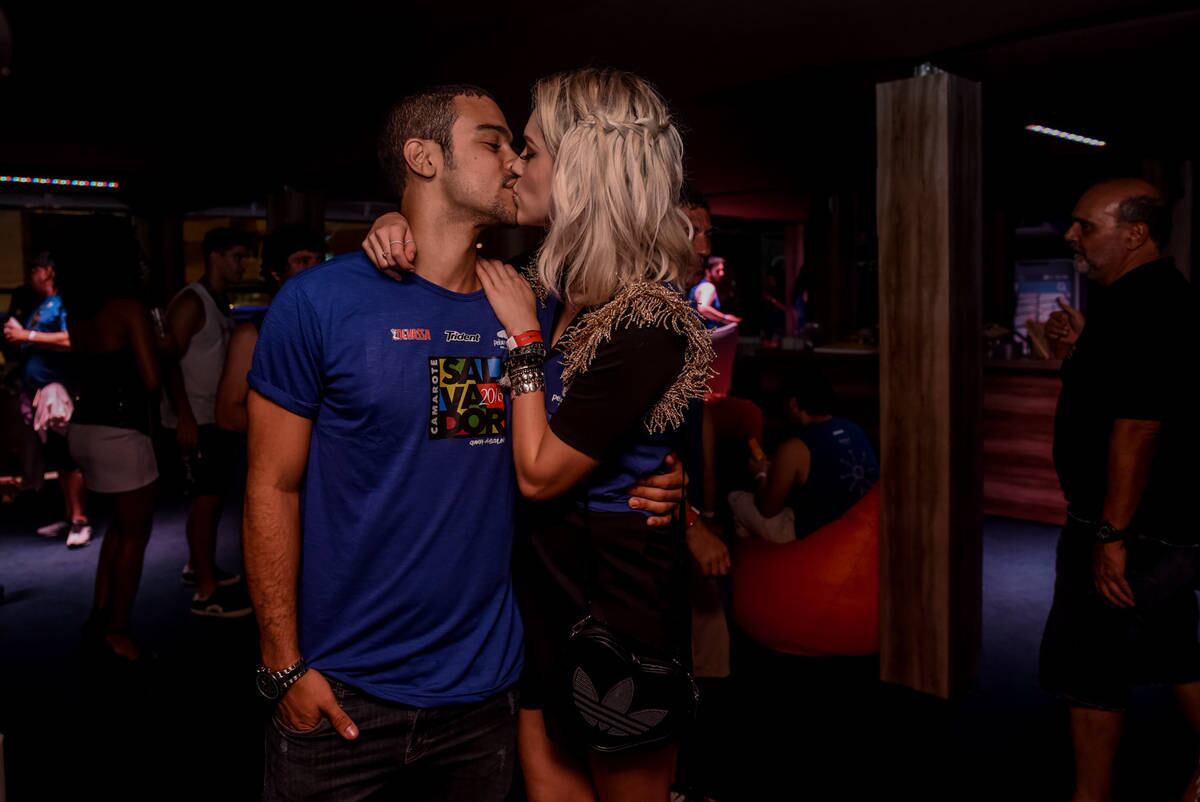 Além disso, eles trocaram muitos beijos na frente das câmeras