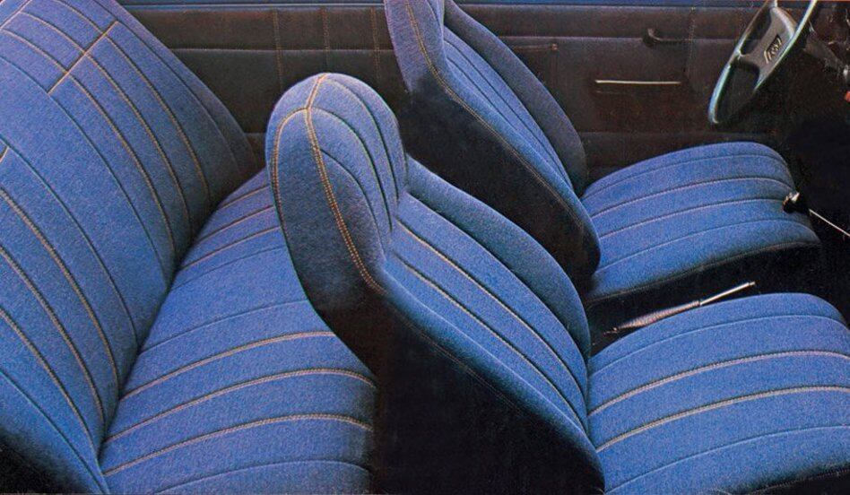 Em 1978 a GM mostrou o Chevette Jeans. Por fora, nada de mais. Todo o acabamento interno, os bancos altos e o estofado das portas foi revestido pelo material com apelo jovem. A marca ainda prezava pelo seu consumo em estradas de 15 km/l abastecido com gasolina