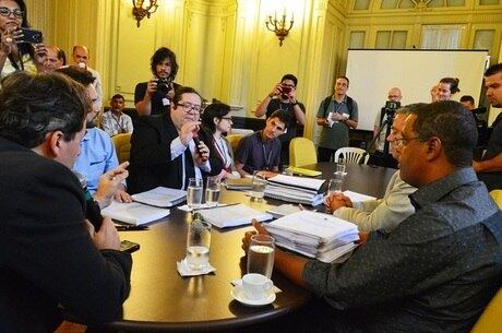 Relatório alternativo foi apresentado, mas não foi votado