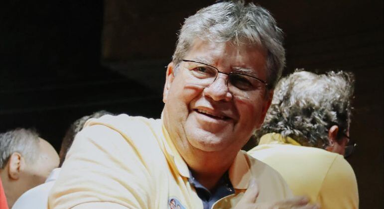 João Azevêdo é reeleito governador da Paraíba