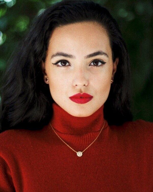 Aos 21 anos, Dayanna Maia, filha mais velha do cantor Latino, posou para um ensaio fotográfico realizado pelo coletivo Pronta pra Nascer. A atriz compartilhou sua experiência como modelo em suas redes sociais, e exibiu mais um talento 