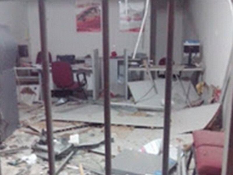 Agência ficou totalmente destruída com o impacto da explosão.