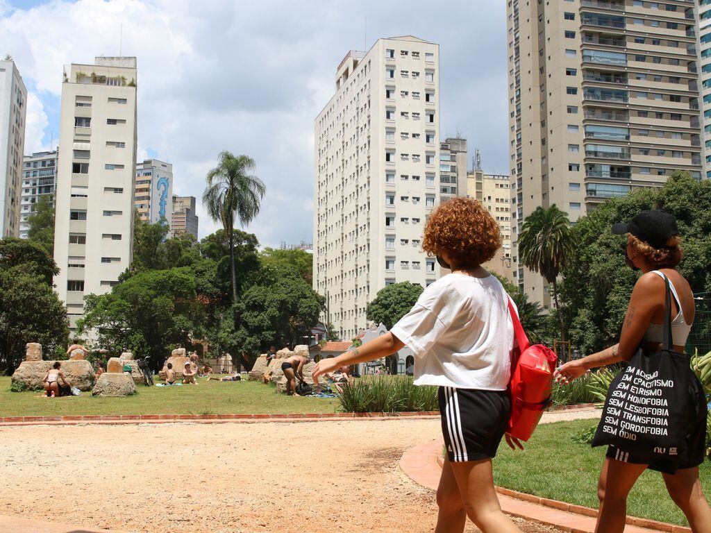 Sol deve aparecer entre muitas nuvens nesta quinta-feira (17) na cidade de São Paulo