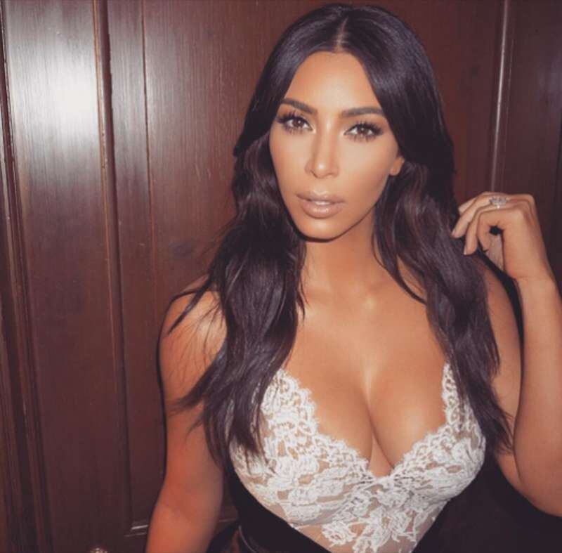 Kim Kardashian não ficou quieta e foi à Justiça para conter um "fã" que ia em todos os eventos da estrela de Keeping Up With The Kardashians vestido do vilão Coringa, do filme Batman