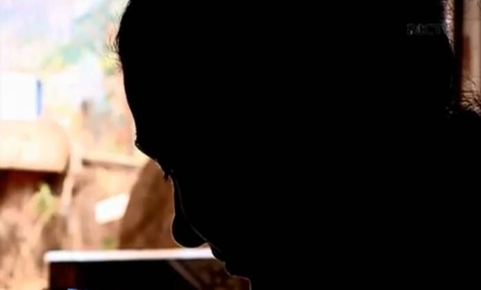 A Polícia Civil prendeu um homem de 34 anos suspeito de ter estuprado a própria filha, de 12, na frente dos irmãos dela em Guarapuava, no Paraná. O homem teria aproveitado a ausência da mulher, que estava hospitalizada, para abusar sexualmente da menina

