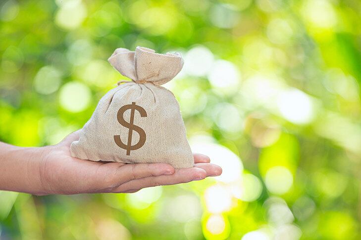 Essa dica é para quem pensar além e já tem um pequeno capital. Investir uma quantidade de dinheiro fará você aparecer no celular de mais pessoas, aumentando assim a chance de você ter mais seguidores e curtidas.