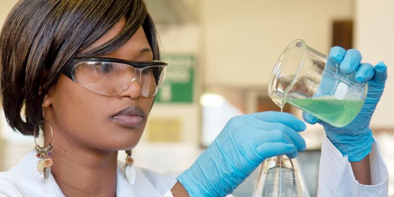 As mulheres estão cada vez mais inseridas em áreas da sociedade em que antes não tinham aceitação. Se hoje é comum ver mulheres na política, na ciência e no esporte, antigamente havia muito mais preconceito. Mesmo assim, algumas mentes brilhantes driblaram as dificuldades e se destacaram, inventando coisas que são importantes até hoje. Confira as principais invenções que você não sabia que vieram de cérebros femininos