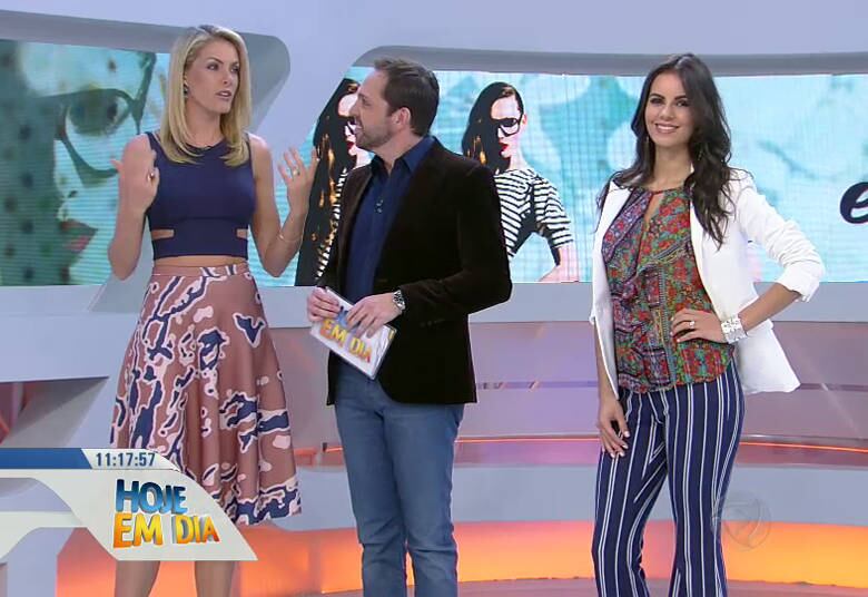 A
dica de Gustavo é usar a harmonia de cores entre uma estampa e outra, ou seja,
uma cor de fundo para a combinação entre as duas estampas