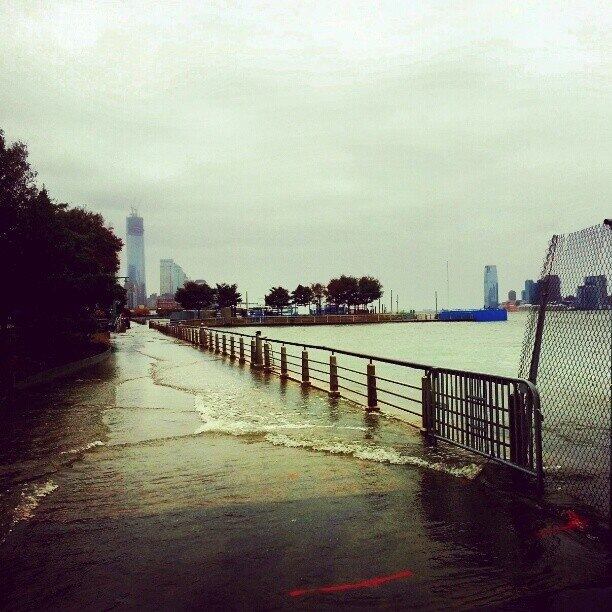 Na foto, a região conhecida como West Side, em Manhattan. Ao fundo, o prédio que está sendo construído no local onde ficavam as torres gêmeas do World Trade Center