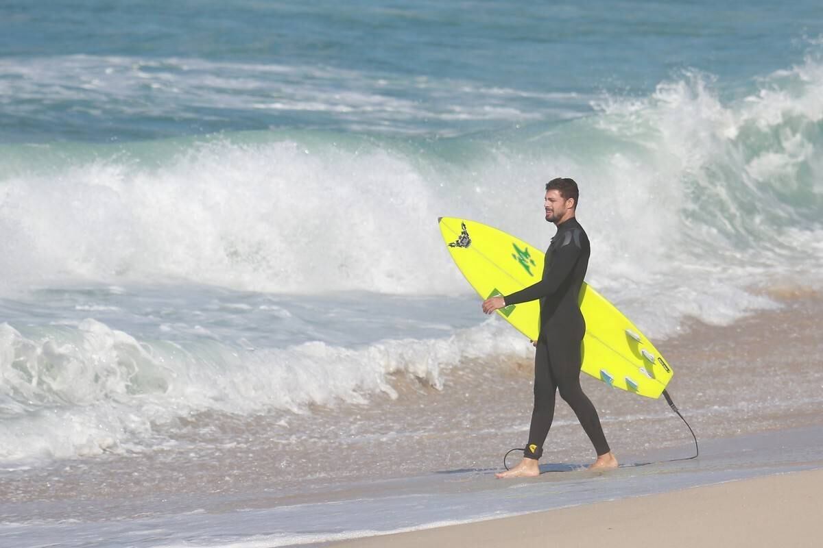 Enquanto o gato pegava a prancha