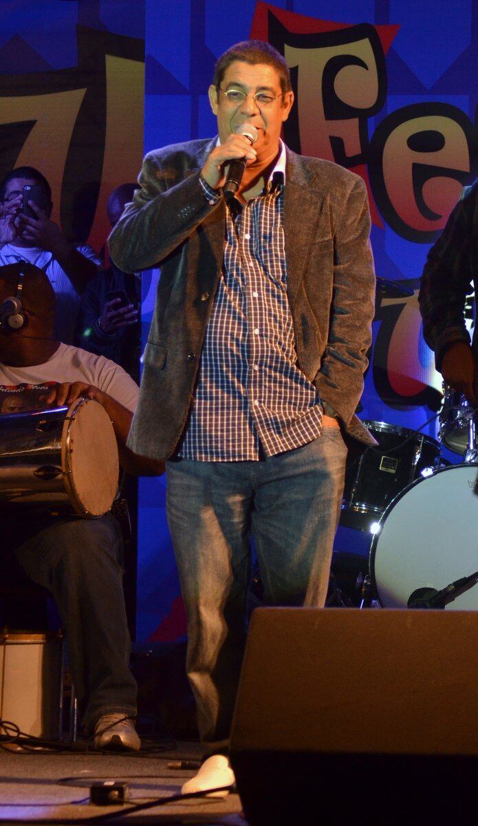 Zeca cantou seus sucessos e brincou com as pessoas