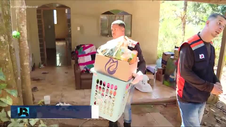 Famílias que vivem próximas a uma barragem em Brumadinho (MG) começam a ser removidas do local