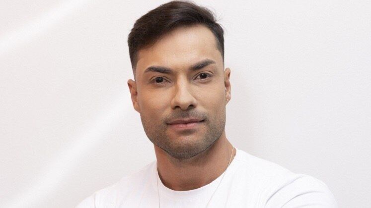 Bruno Camargo
Antes de ficar conhecido como o bombeiro da Eliana, o modelo e
professor de Educação Física trabalhou como príncipe de festas de 15 anos. Será
que Bruno já arrancava suspiros desde adolescente?