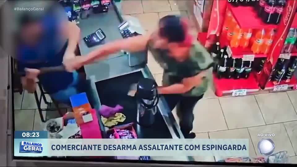 Comerciante desarma assaltante que invadiu mercado com espingarda no RS