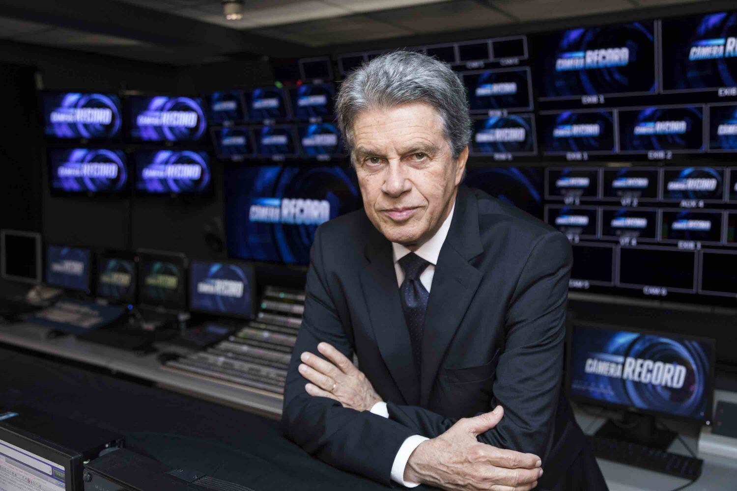 Marcos Hummel é o apresentador do jornalístico