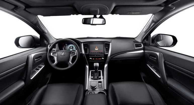 Central multimídia é de 7 polegadas com conexão com smartphones