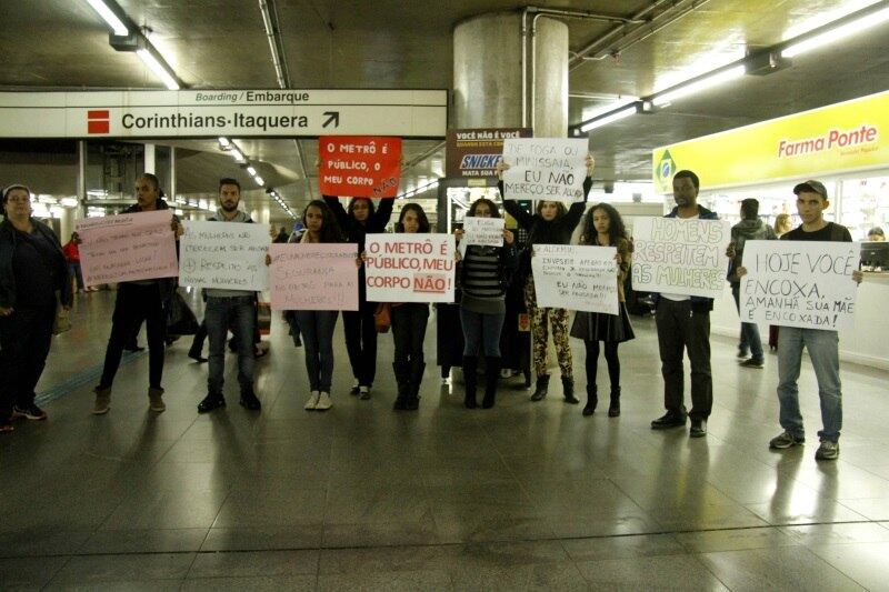 Grupo protestou na noite de terça-feira para pedir mais segurança nos trens do Metrô