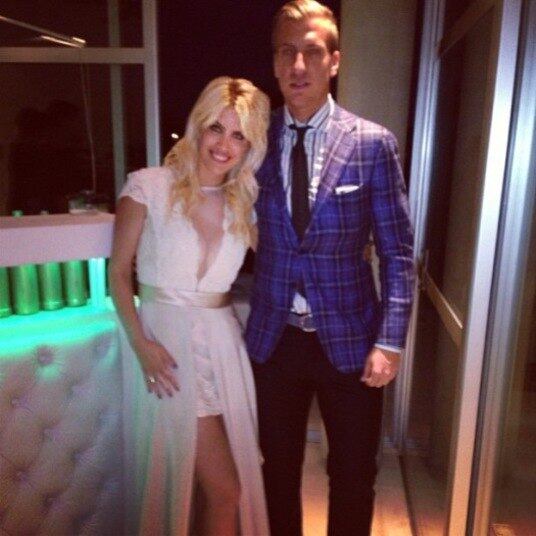 Maxi Lopez e Wanda Nara foram casados por cinco anos e tiveram três filhos. Em 2013, porém, o relacionamento chegou ao fim de forma traumática: a loira assumiu um romance com Mauro Icardi (à dir.), ex companheiro de Maxi Lopez na Sampdoria — os dois eram muito amigos e chegaram a viajar juntos. Maxi garantiu não ter mágoas da mãe de seus filhos. Ele, no entanto, deixou clara a sua insatisfação com o tamanho da repercussão causada por Icardi