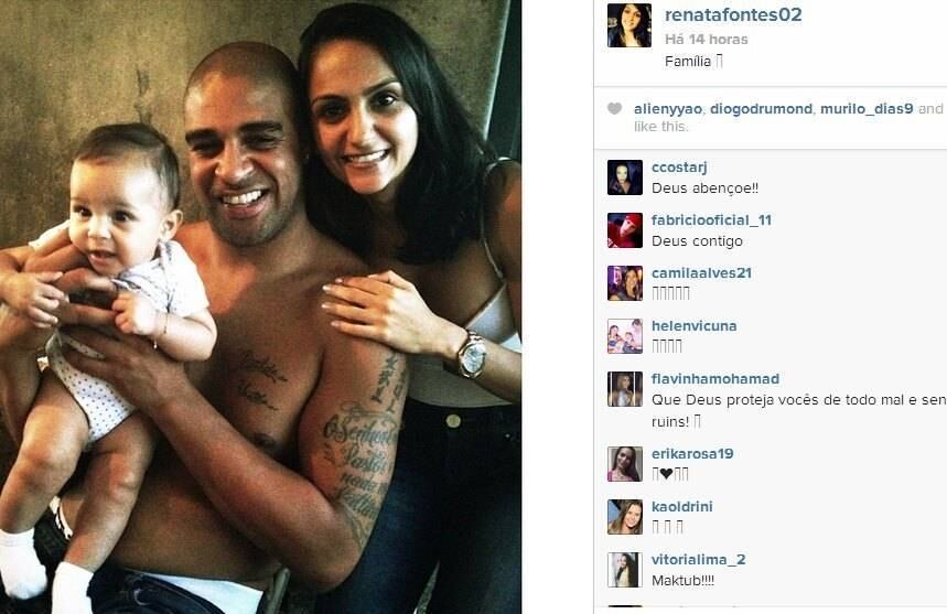 Em junho, os boatos afirmavam que a filha Lara parece que teria unido novamente Adriano Imperador e Renata Fontes. De acordo com a coluna Retratos da Vida, do jornal Extra!, os dois resolveram dar uma nova chance ao relacionamento, mas o atacante não abandonou as noitadas e deu festinhas em sua casa no final de semana.

Na semana passada, a estudante Renata Fontes deixou uma dúvida no ar sobre sua atual relação com Adriano Imperador. A morena postou uma foto em que aparece ao lado do atacante e da filha do casal, a pequena Lara, e escreveu "família" na legenda da imagem