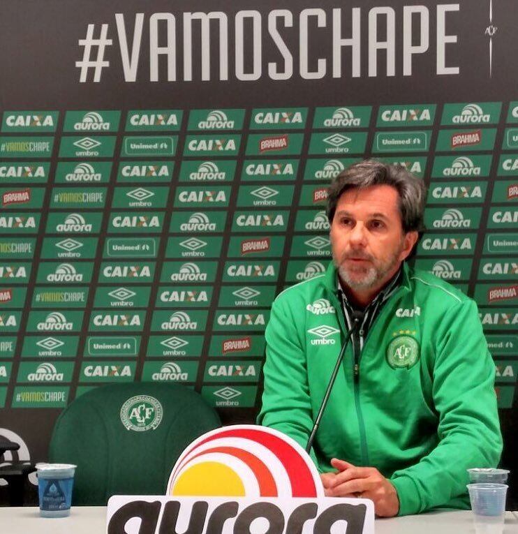 Maior treinador da história da Chapecoense! Aos 51 anos, Caio Junior deixou dois filhos. Gabriel e Matheus. Os dois, aliás, continuam seguindo os passos do pai e vivem no mundo do futebol. Eles também foram atletas. Caio Júnior levou a Chape para inédita final da Copa Sul-Americana

EsportesR7 no YouTube. Inscreva-se

