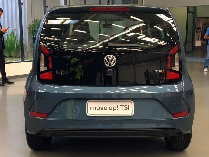 A versão Move up! É a única que pode ser associada ao motor MPI e ao TSI. Possuindo rodas de liga leve de 14 polegadas, espelhos retrovisores externos com repetidor de seta, função tilt Down do lado direito (que ao engatar a marcha ré o retrovisor do passageiro dianteiro inclina-se para baixo) e sensor de estacionamento