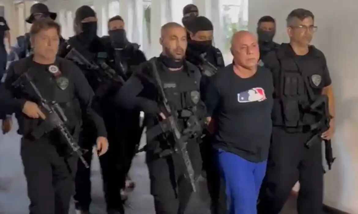 Celsinho da Vila Vintém escoltado pela Polícia Civil do Rio de Janeiro