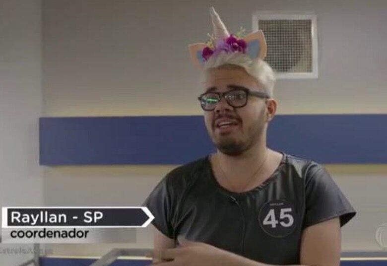 O rapaz, que trabalha como coordenador escolar, desabafou ao vê-la deixando o local.

— Vou sentir saudade? Vou. Mas fazer o quê?