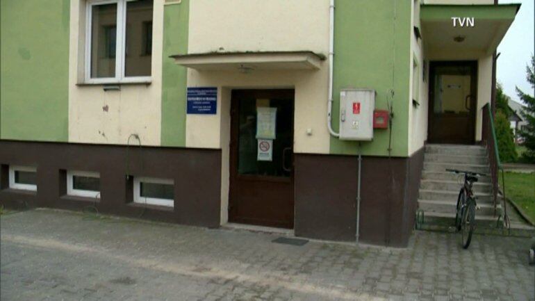 O homem que passara algumas horas dentro de uma gaveta do necrotério estava, segundo o jornal, "tão embriagado que mal conseguia se comunicar" 