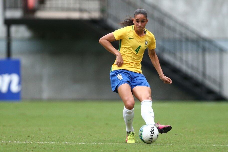 Rafaelle. "Não é por sermos atletas que devemos ter privilégio." Consciência