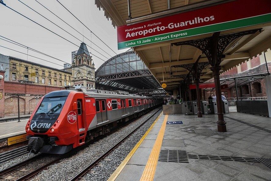 Mediante pagamento de R$ 8, usuário vai da Luz ao Aeroporto de Cumbica