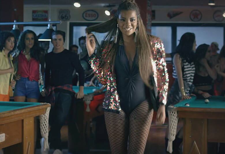 

A cantora fala também sobre os ataques racistas que
sofreu na internet e na TV. Numa transmissão ao vivo, a socialite Val
Marchiori fez um comentário preconceituoso sobre o cabelo da funkeira

