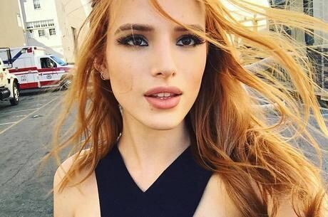 A atriz Bella Thorne se assumiu bissexual e recebeu elogios
