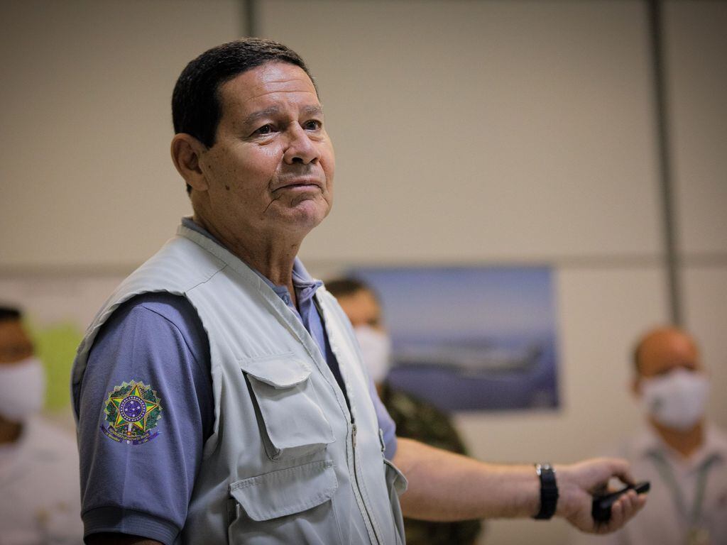 Para Mourão, Brasil terá vacinação consistente dentro de "três ou quatro meses"