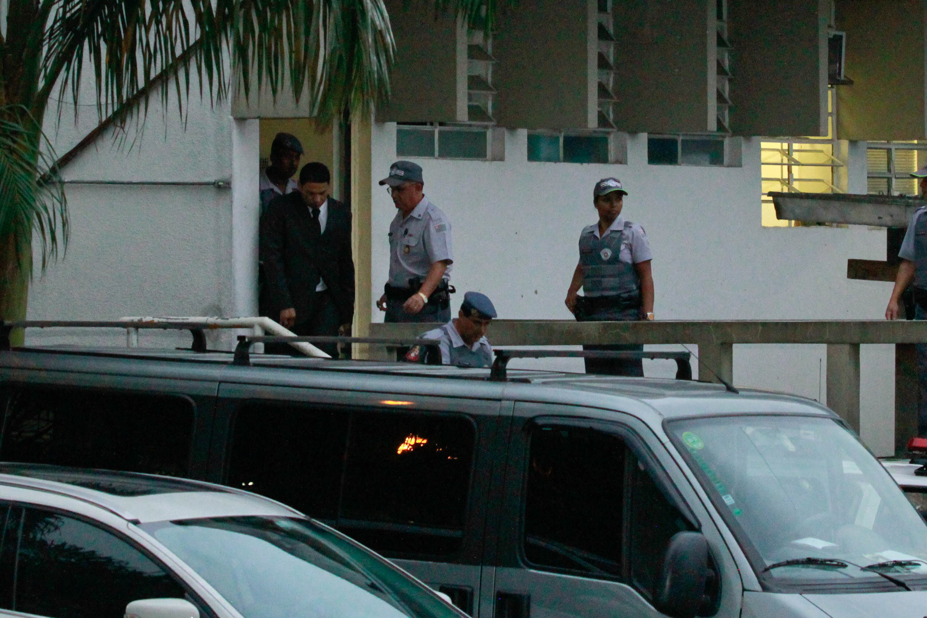 Mizael Bispo deixou o Fórum de Guarulhos por volta das 18h15 e foi levado para o Presídio Militar Romão Gomes, na zona norte de São Paulo, onde já estava preso