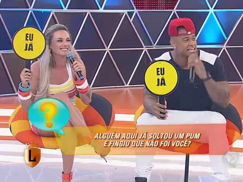 Todos levantaram as plaquinhas de "Eu já" e Juju ainda explicou rindo.

"Sempre coloco a culpa no Felipe"

+ Léo Santana, Juju, Fabíola Gadelha, Mion e Léiz encaram o É Proibido Mentir

+ Kelly Key se derrete pela filha: “Ela é uma versão melhorada de mim”

