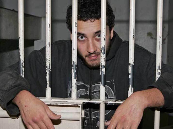 Carlos Eduardo Sundfeld Nunes, o Cadu, foi preso em Foz do Iguaçu (PR) tentando deixar o País após ter confessado o assassinato do cartunista Glauco Villas Boas e do filho dele, Raoni, em Osasco, na Grande São Paulo. O crime ocorreu em 12 de março de 2010. Veja na reportagem completa!
+ Quer ver tudo o que rolou no Cidade Alerta? Veja a íntegra no R7 Play