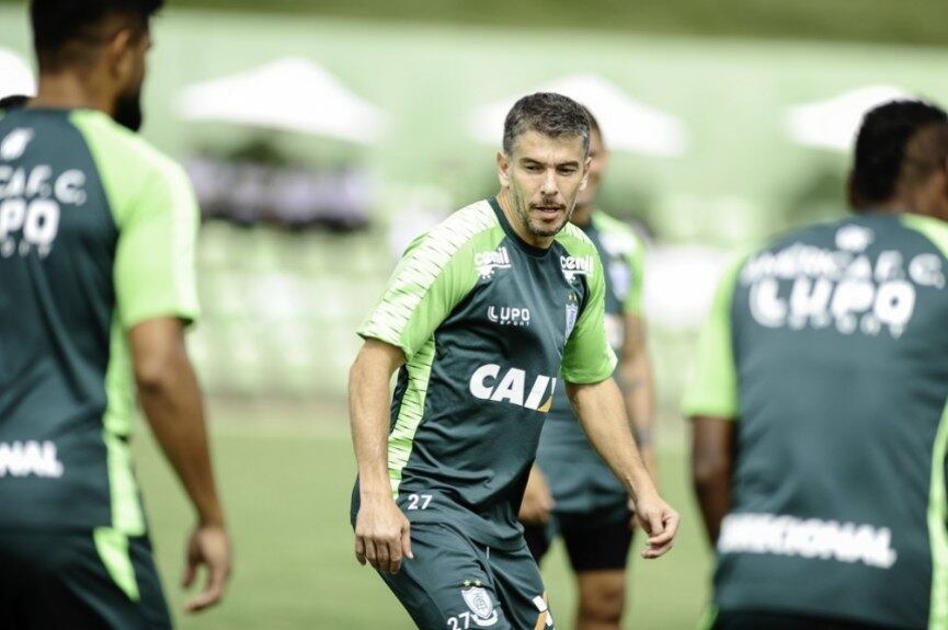 O volante Leandro Donizete é o mais experiente no plantel do América-MG. O jogador do Coelho tem 36 anos, três meses e 20 dias; no Brasileirão 2018, ele já atuou em 17 partida