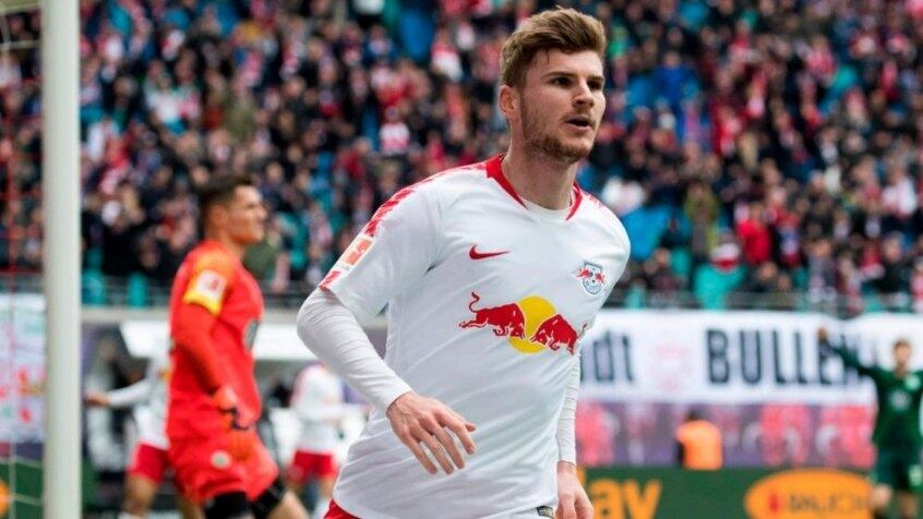MORNO: O Barcelona está com interesse em Timo Werner, atacante do RB Leipzig, segundo o portal francês “Le10sport”. No entanto, a possibilidade da incorporação do alemão no elenco não faz o time descartar a chegada de Lautaro Martínez, principal desejo culé para o mercado de transferências. Apesar disso, a equipe blaugrana também enfrenta a concorrência de Liverpool e Bayern de Munique.