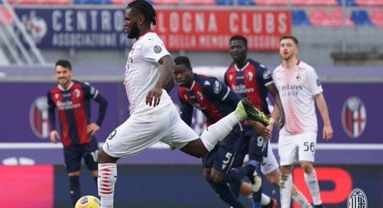 Kessie, na cobrança do penal, depois do erro de Ibrahimovic