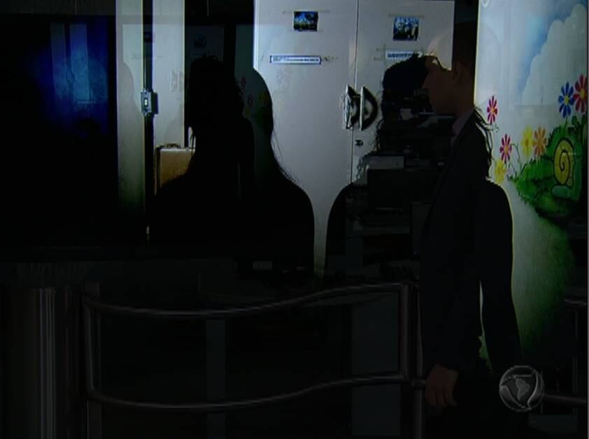 Convidadas para a festa de inauguração do bar, as duas vítimas foram chamadas para voltar ao local no dia seguinte, quando receberam a proposta para ganhar dinheiro com prostituição