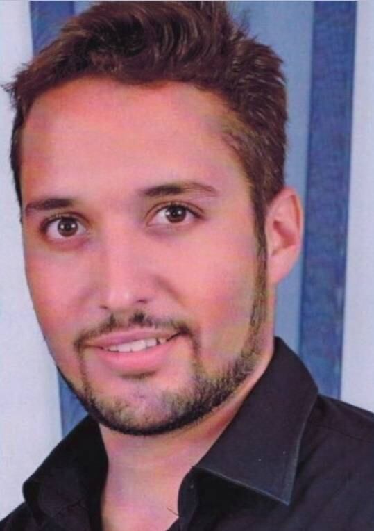 A polícia
chegou ao local depois que uma das pessoas ouvidas pelo delegado forneceu as informações.
Primeiramente, haviam achado o carro do rapaz dentro de uma vala. O veículo
estava carbonizado e o corpo, em avançado estado de decomposição