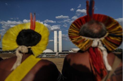 Indígenas de várias regiões do país protestam na Esplanada dos Ministérios